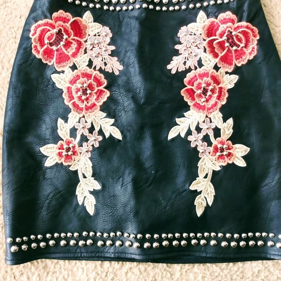 ROMEO &JULIET COUTURE WOMEN EMBROIDERED FAUX LEATHER MINI SKIRT SIZE S - Picture 5 of 10